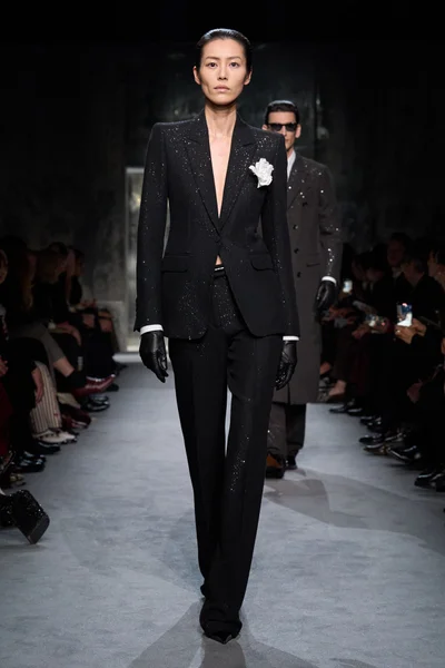 Look 50
